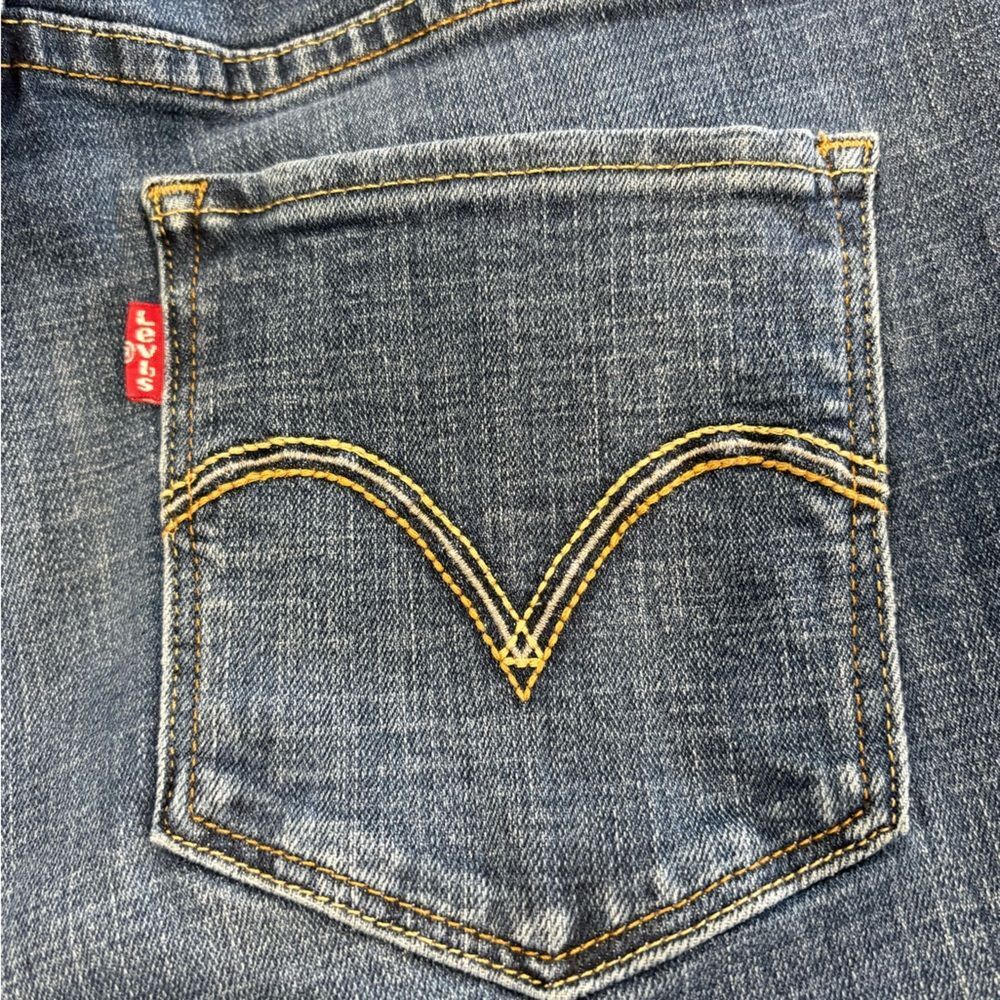 Levi's Women's Straight Leg Blue Jeans - Picture 9 of 11